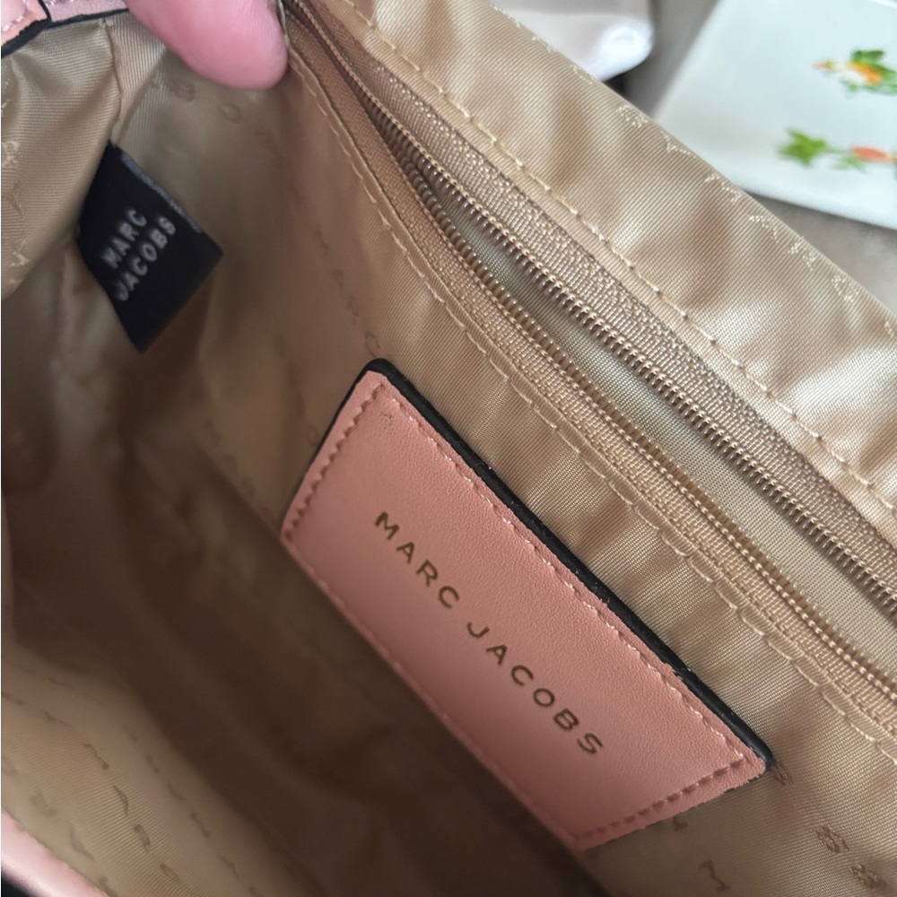 Marc Jacobs Pink Crossbody Bag with Gold Chain - Picture 4 of 10